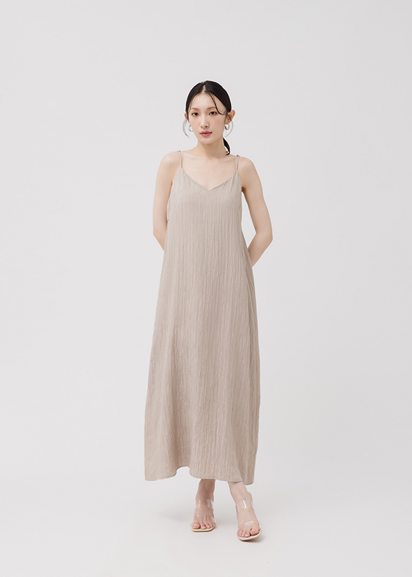 質感紋路肩帶開衩洋裝