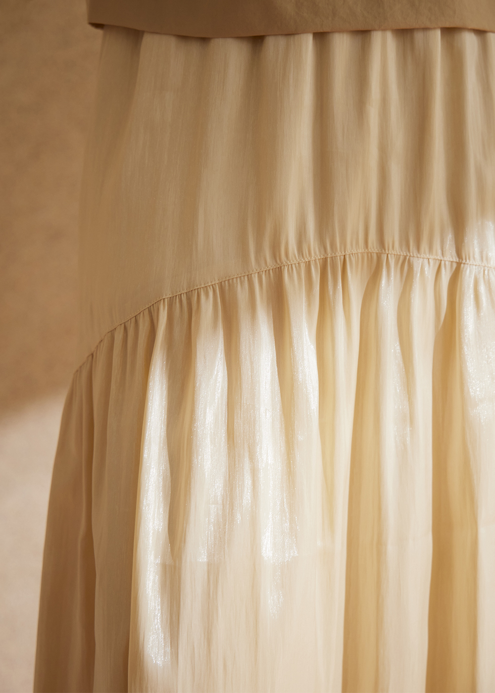 貝殼光感抽繩泡泡裙